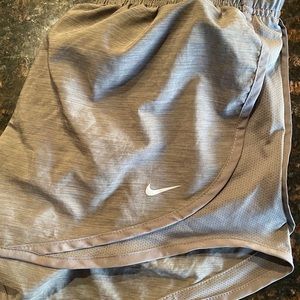 Nike tempo short